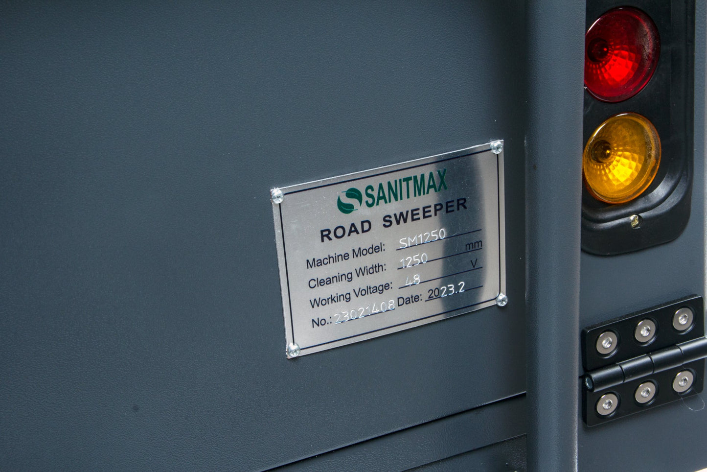 SM1250+ 49" Ride-on Industrial Floor Sweeper, 69000 Sqft/h, 3.5 hr Fast Charging Lithium Battery