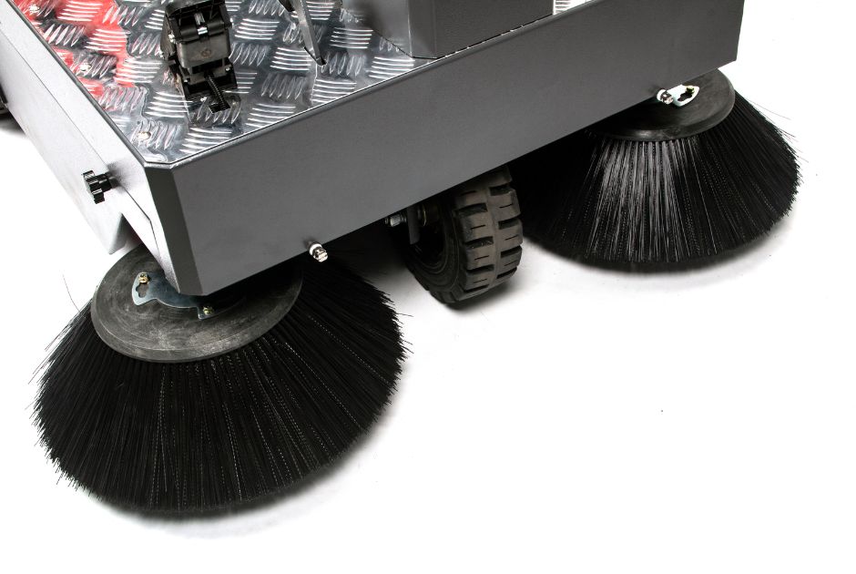 SM1250 triple nylon brushes sweeper